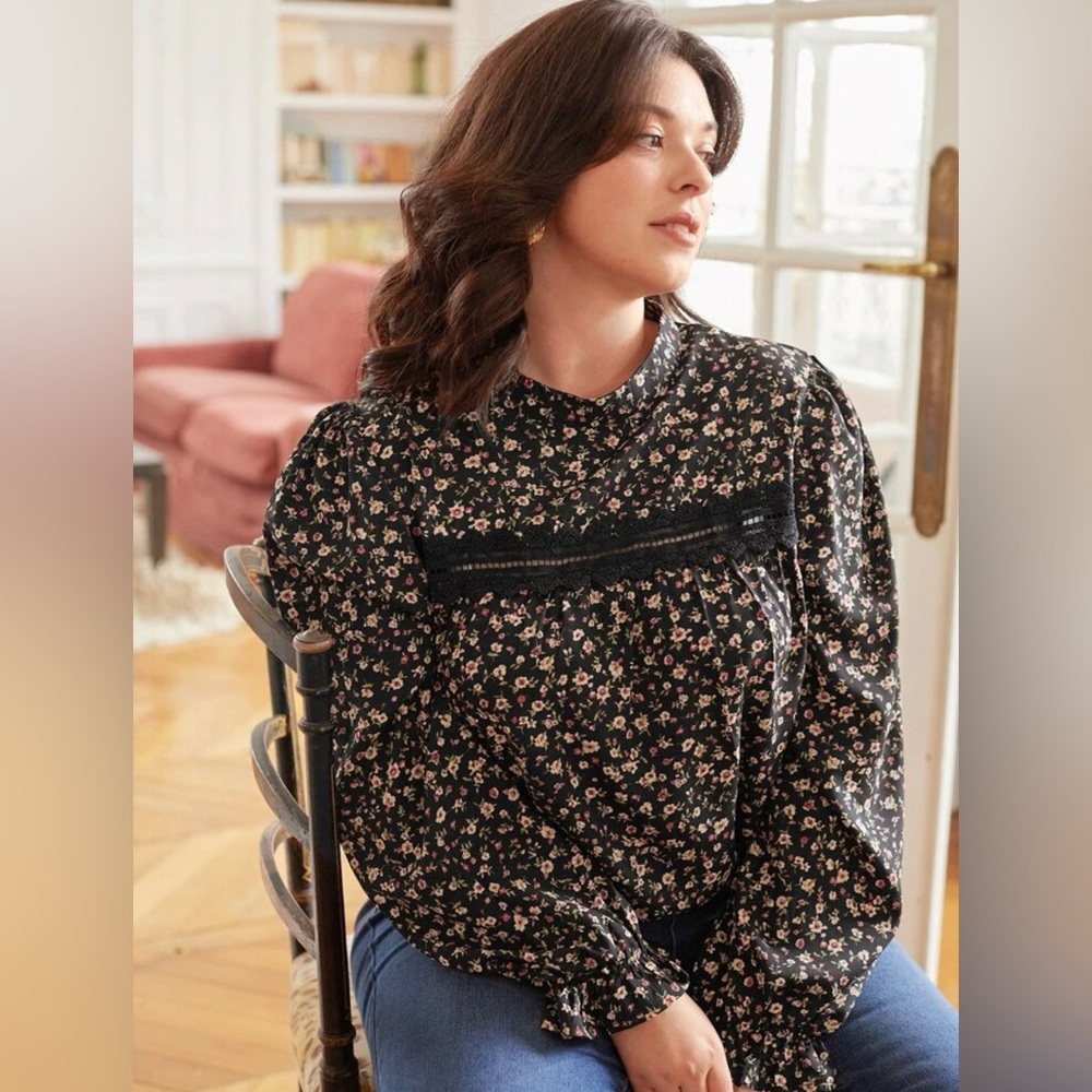 Ditsy Floral Print Guipure Lace Inset Flounce Sleeve Blouse